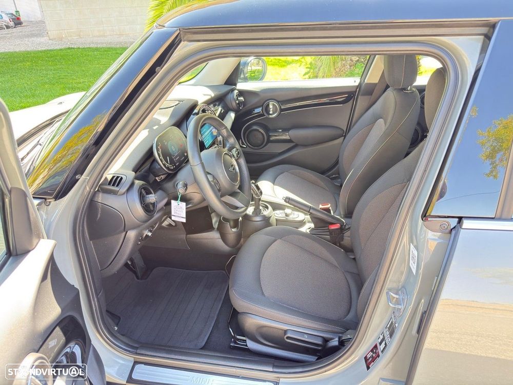 MINI 5 Portas Cooper Premium Essential Auto - 7