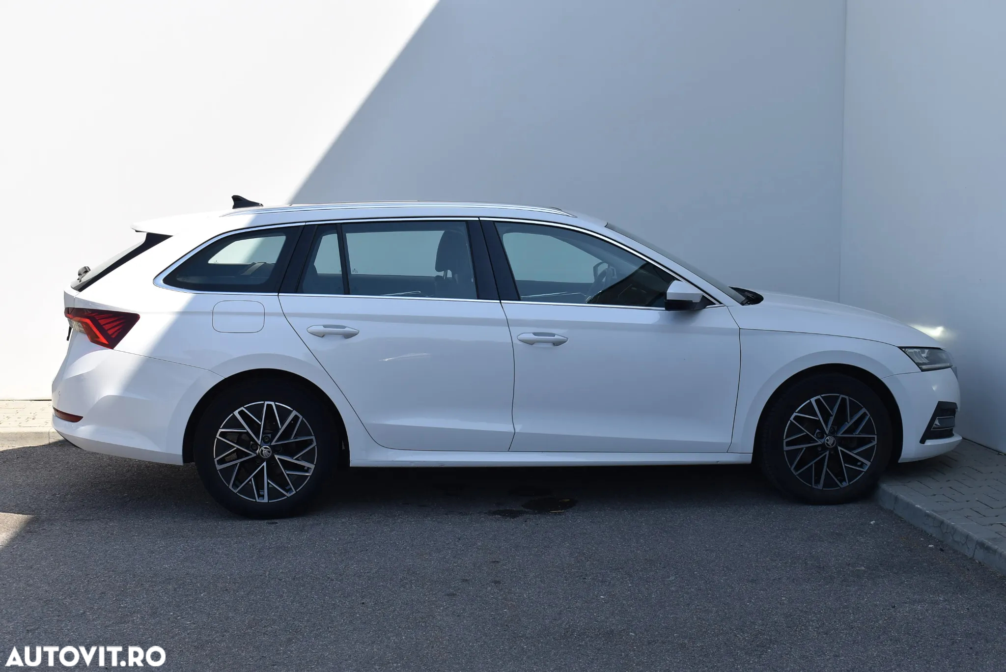 Skoda Octavia Combi 2.0 TDI DSG Style - 4