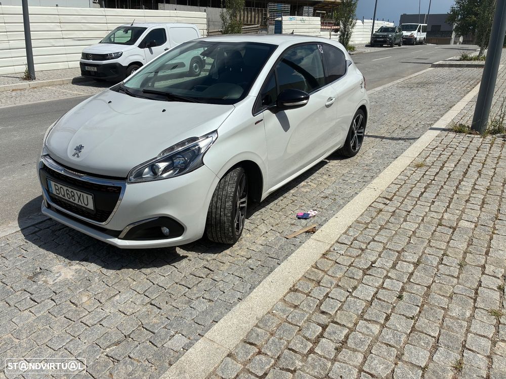 Peugeot 208 1.2 PureTech GT Line - 3