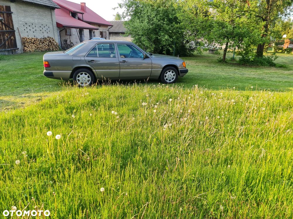 Mercedes-Benz W124 (1984-1993) - 21
