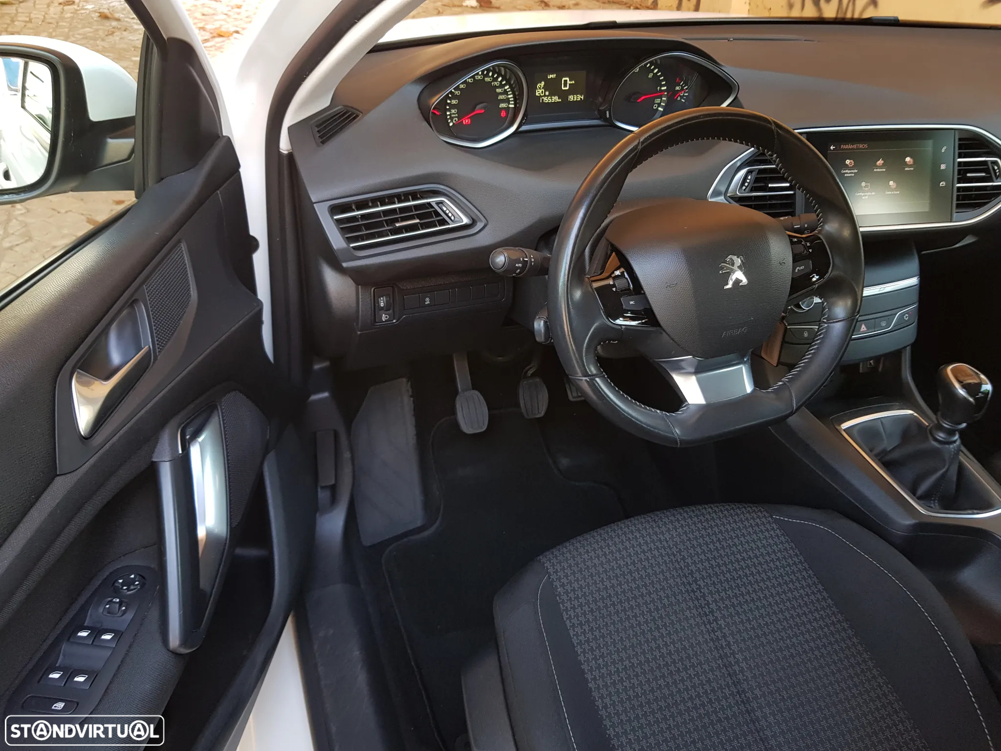 Peugeot 308 1.5 BlueHDi Style - 42