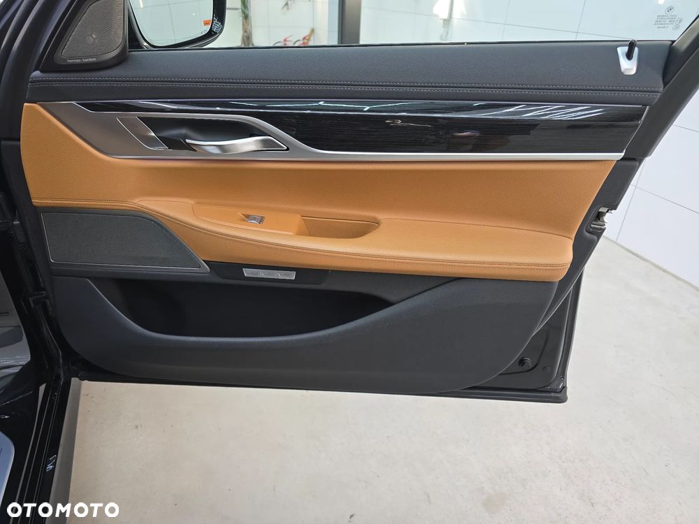 BMW Seria 7 730d xDrive - 28