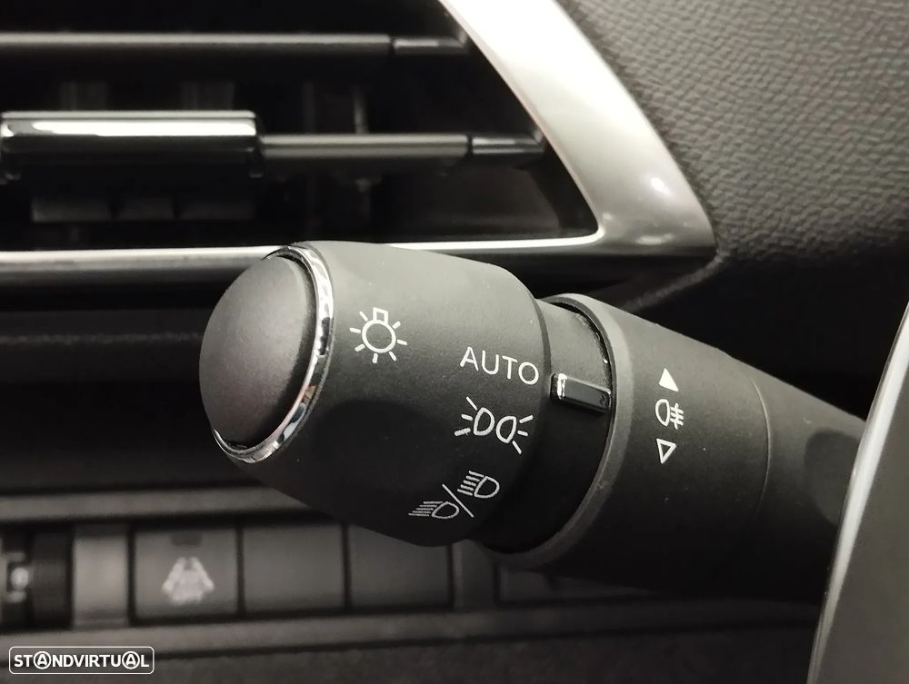 Peugeot 5008 1.2 PureTech Allure EAT8 - 25