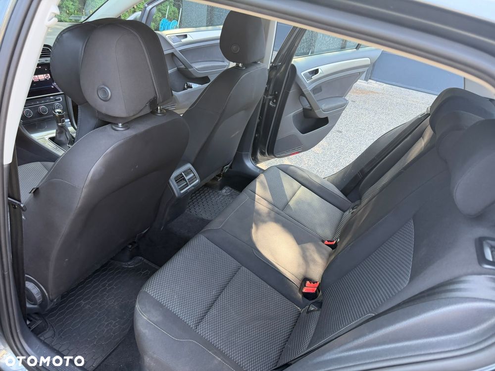 Volkswagen Golf - 8