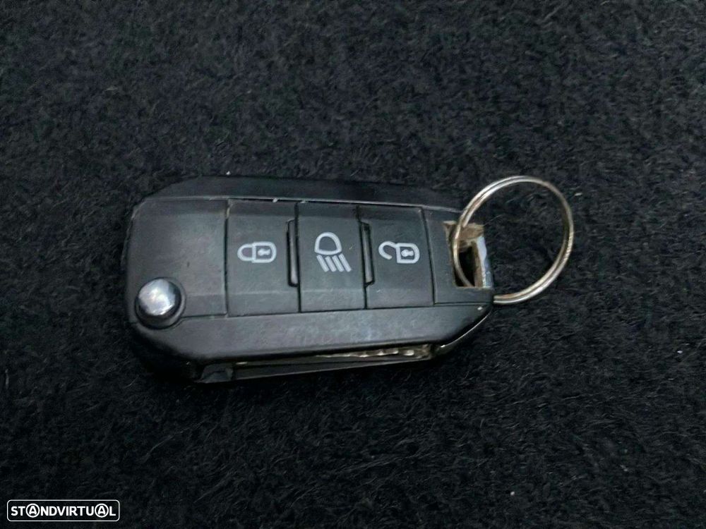 Peugeot 2008 1.2 PureTech Allure - 16