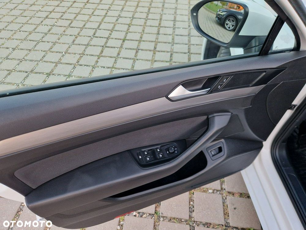Volkswagen Passat - 21