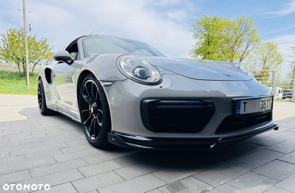 Porsche 911 Turbo S Cabriolet - 16