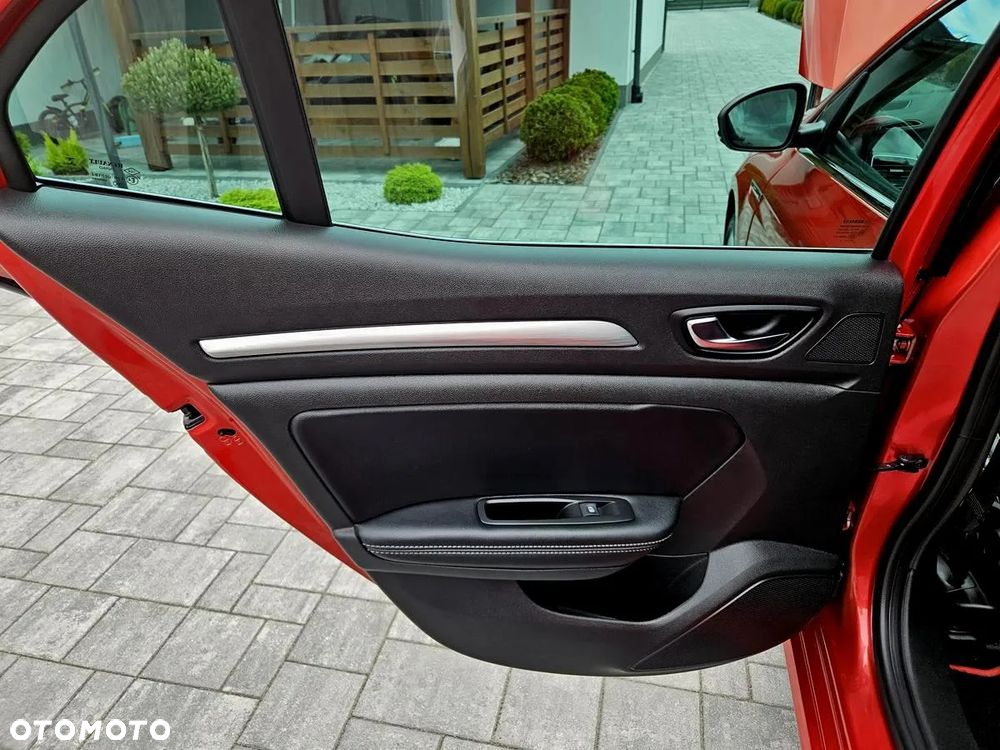 Renault Megane ENERGY TCe 130 Start & Stop Paris Business - 28
