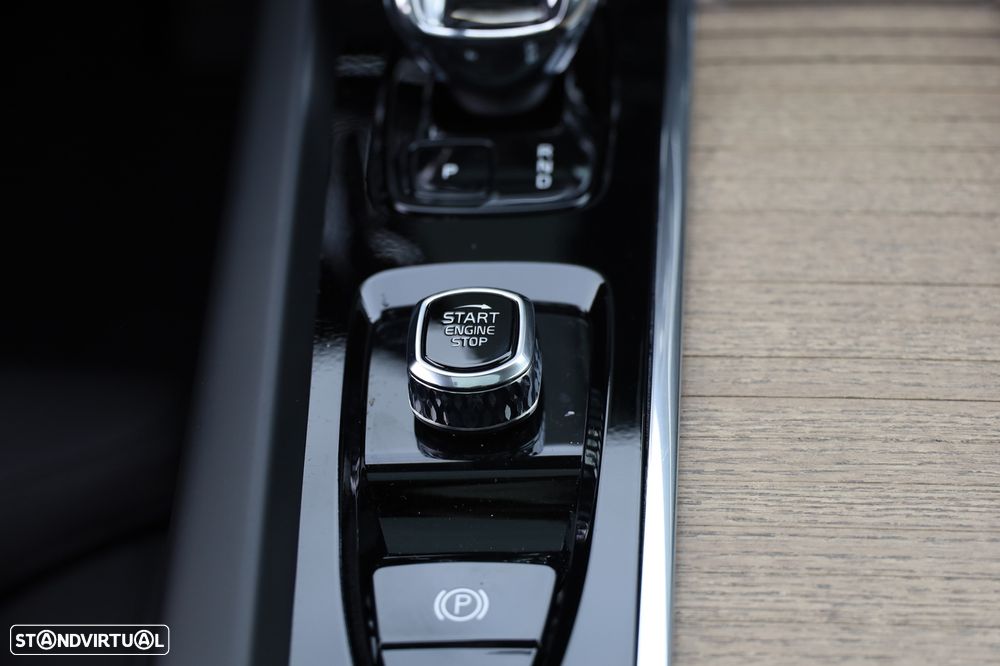 Volvo XC 60 2.0 T6 PHEV Plus Dark AWD - 31