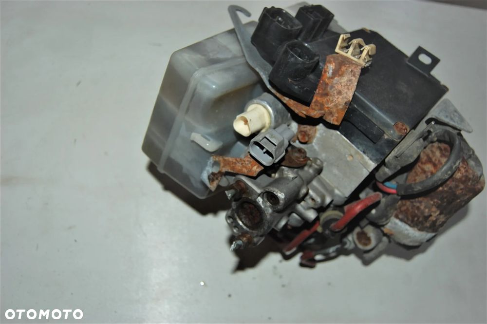 TOYOTA LAND CRUISER 120 3,0 D. - Pompa hamulcowa ABS Aisin - 4