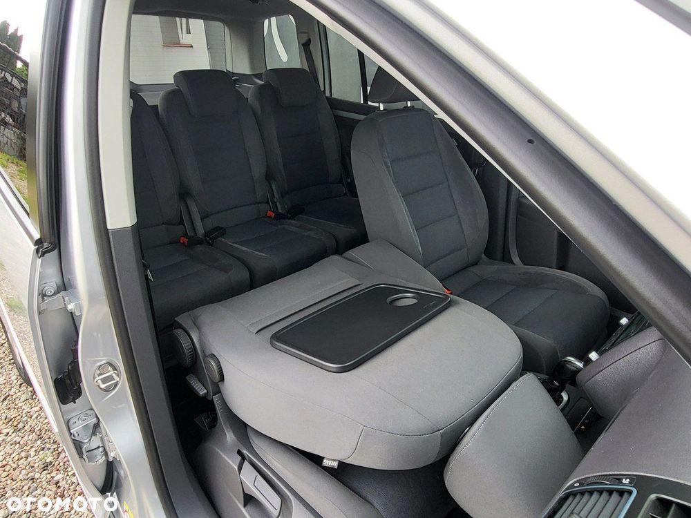 Volkswagen Touran - 20