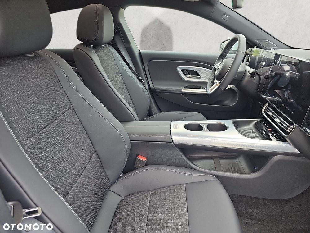 Mercedes-Benz CLA - 13