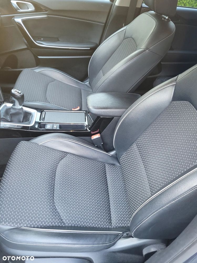 Kia Ceed - 11
