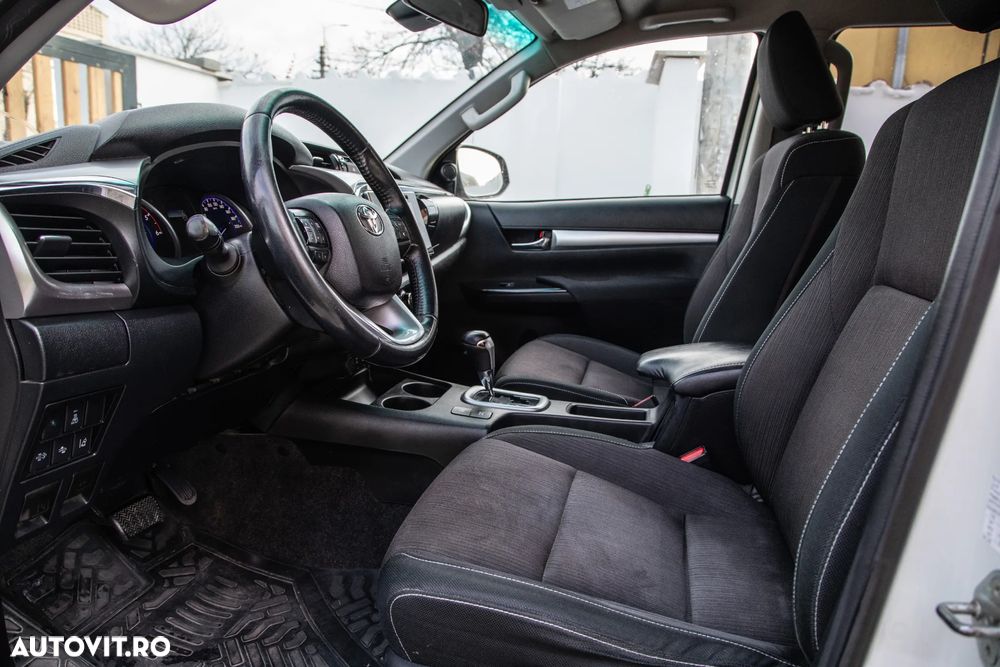 Toyota Hilux 4x4 Double Cab A/T Invincible - 9