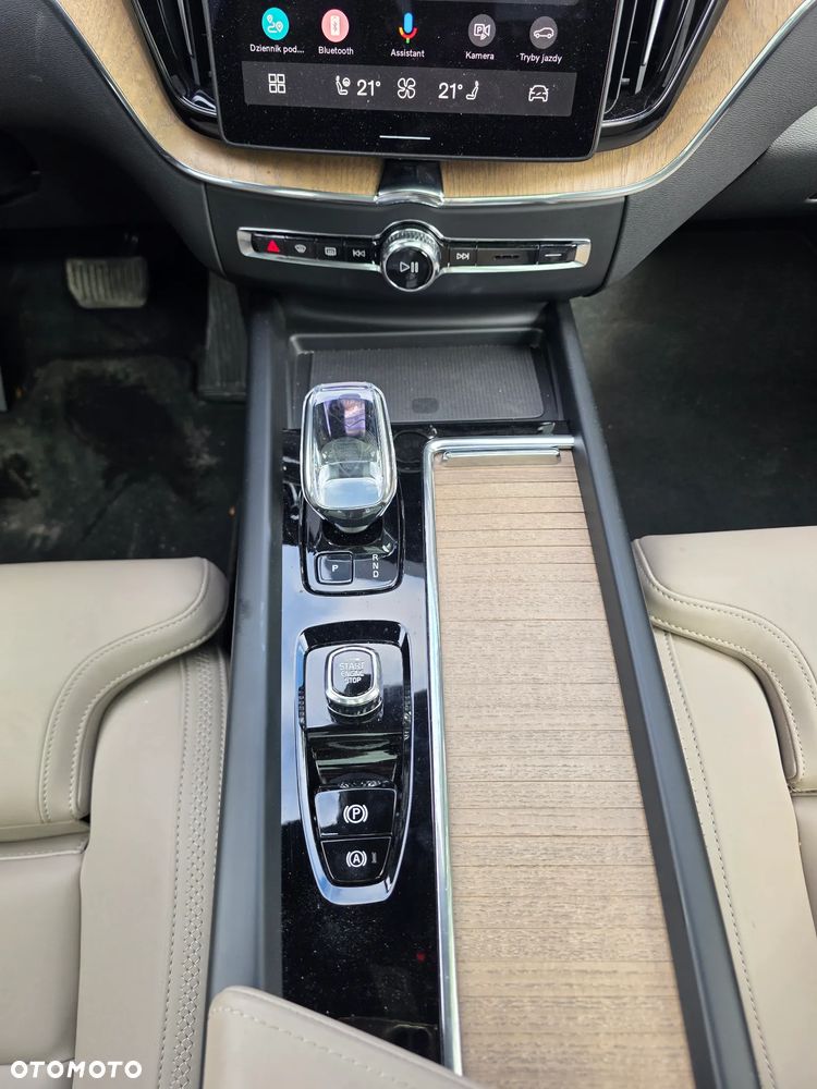 Volvo XC 60 B5 B AWD Plus Dark - 25