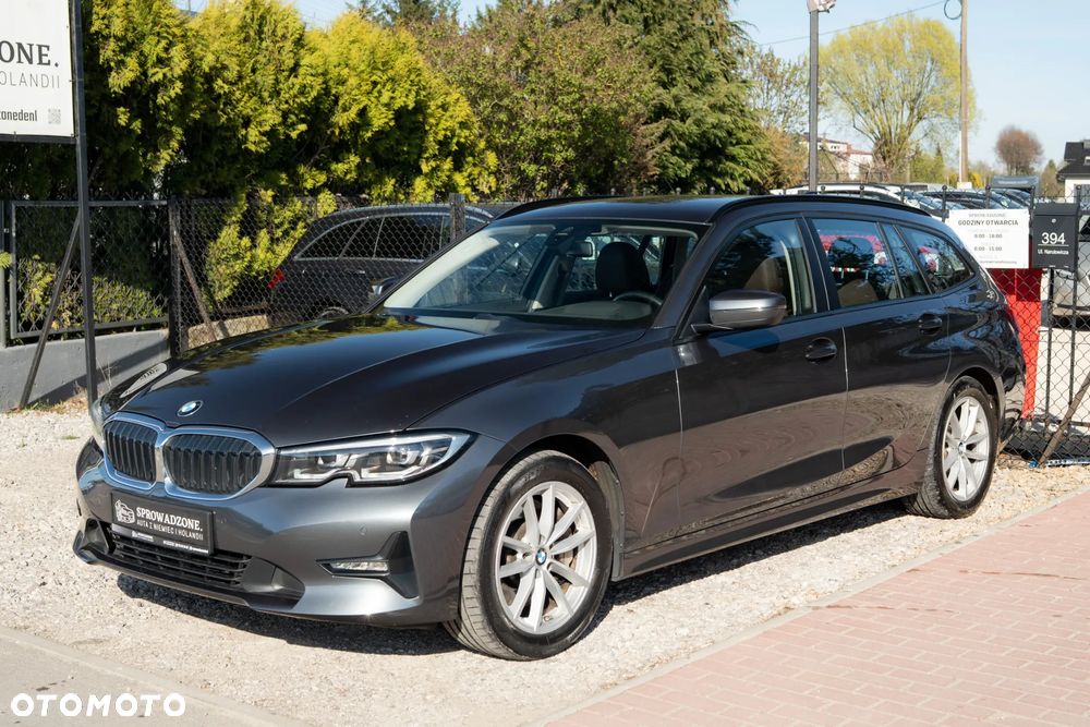 BMW Seria 3 330i Sport Line - 33