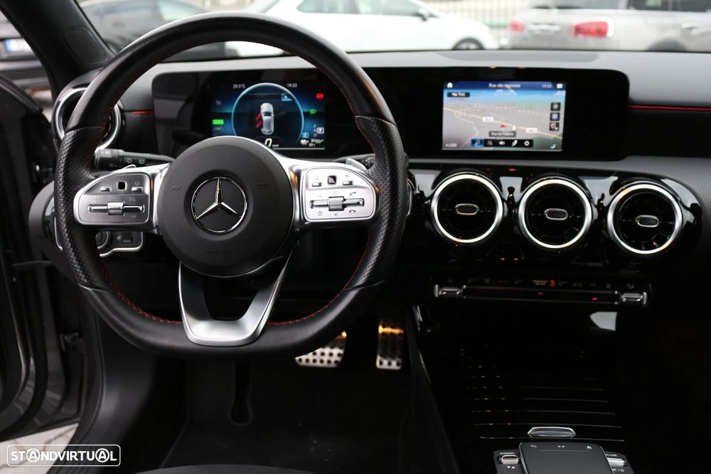 Mercedes-Benz A 250 e 8G-DCT AMG Line - 16