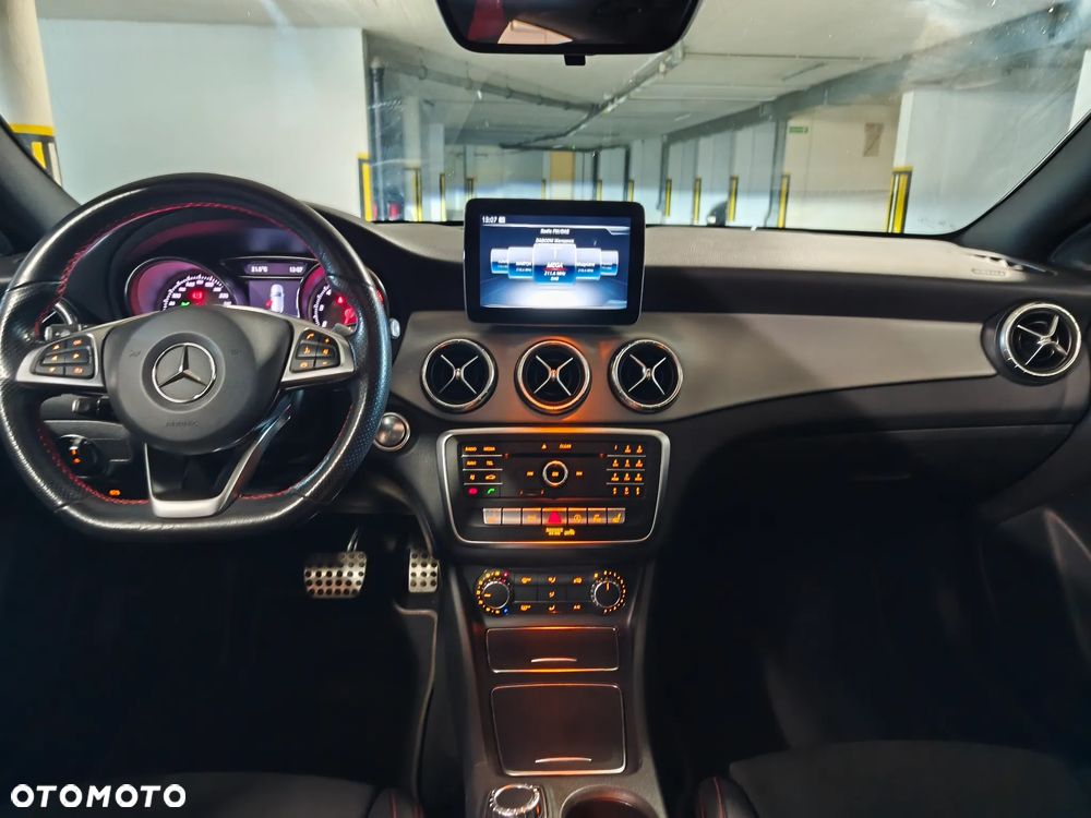 Mercedes-Benz CLA 180 7G-DCT AMG Line - 14