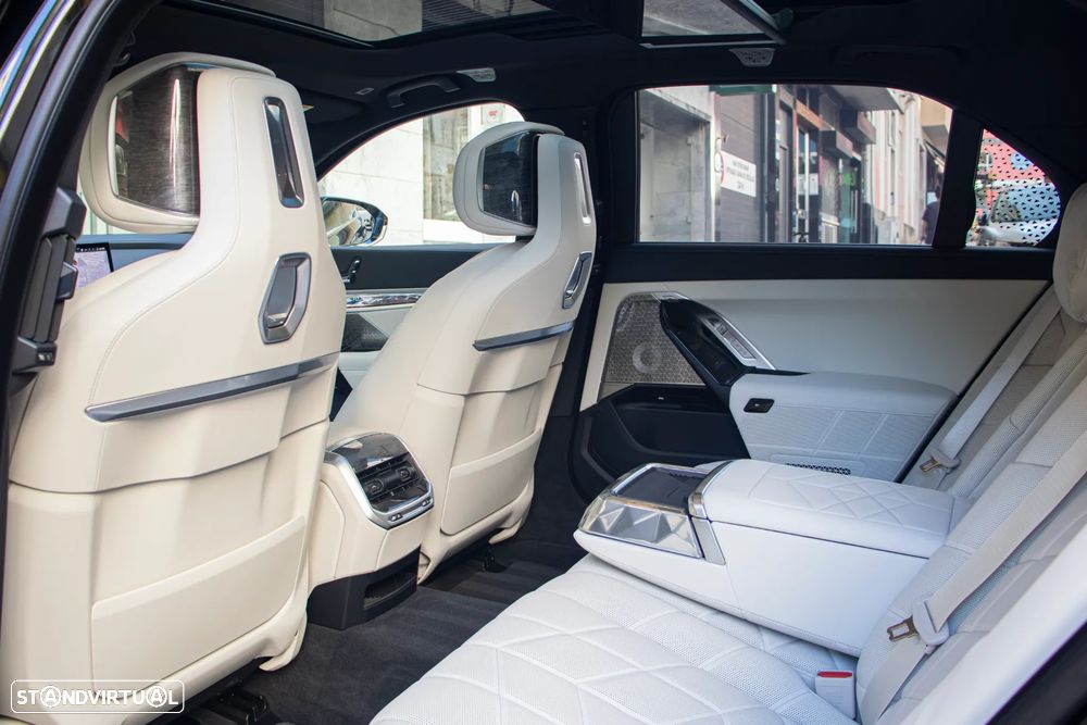BMW 760 M760e xDrive - 37