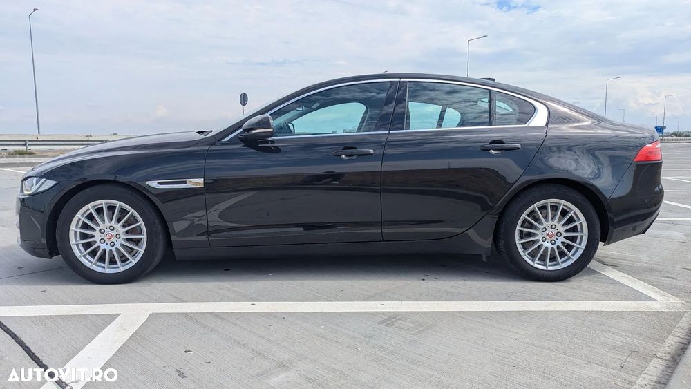 Jaguar XE 2.0 Prestige - 27