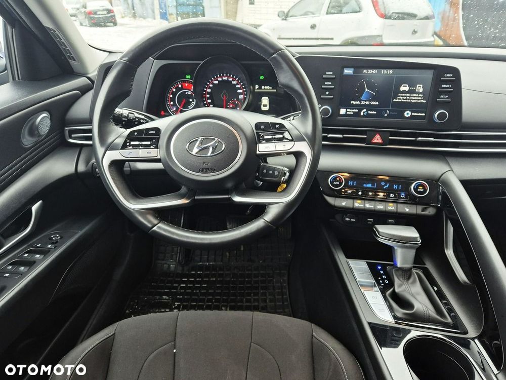 Hyundai Elantra - 15