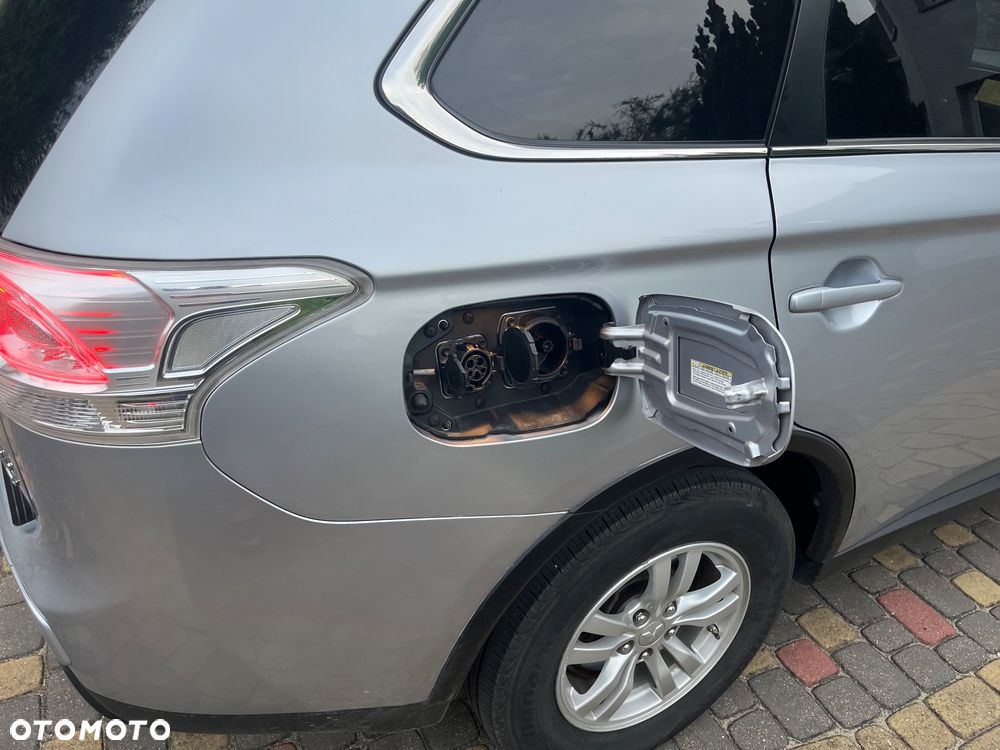Mitsubishi Outlander - 10