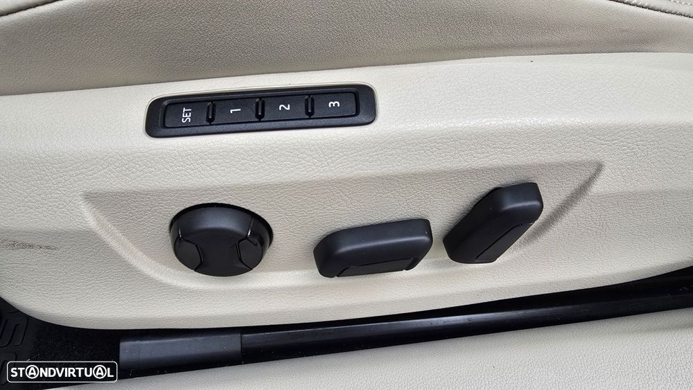 Skoda Superb Break 2.0 TDI Laurin&Klement DSG - 52