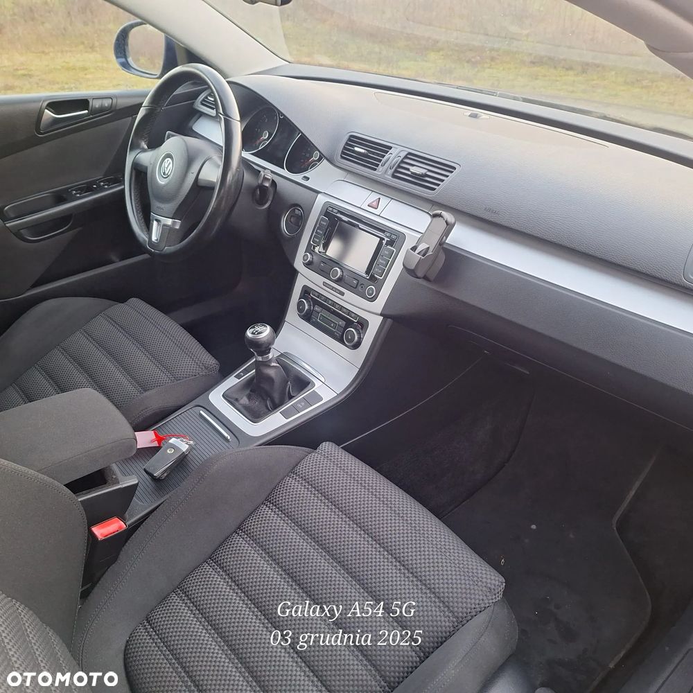 Volkswagen Passat 2.0 TDI DPF BlueMotion Technology Comfortline - 10