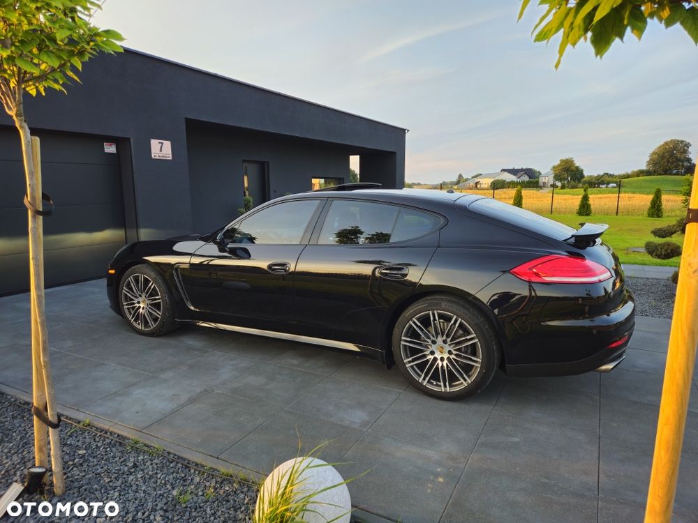 Porsche Panamera - 4