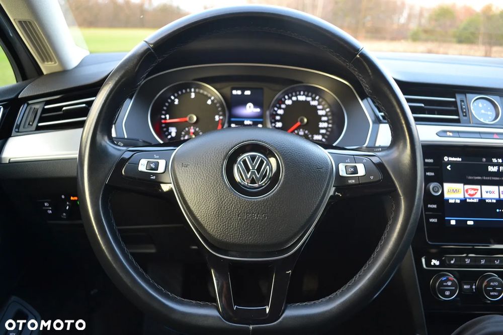 Volkswagen Passat 2.0 TDI (BlueMotion Technology) Highline - 32