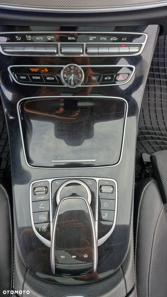 Mercedes-Benz Klasa E 220 d T 9G-TRONIC AMG Line - 25