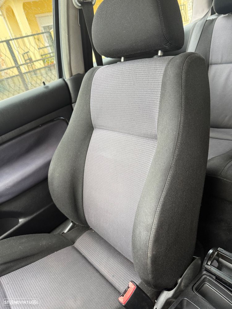 VW Golf 1.6i Confortline - 9