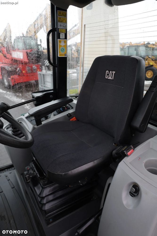 Caterpillar CAT 906M - 23