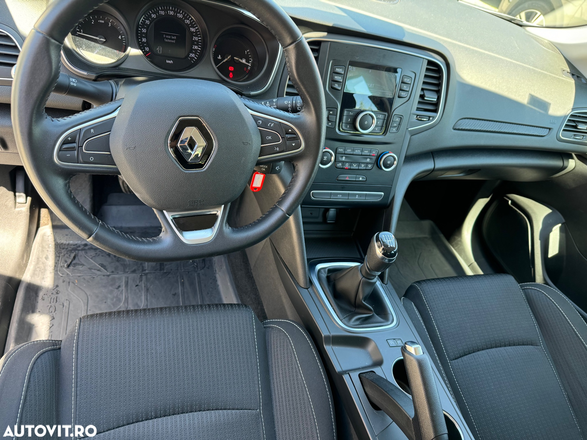 Renault Megane BLUE dCi Zen - 8