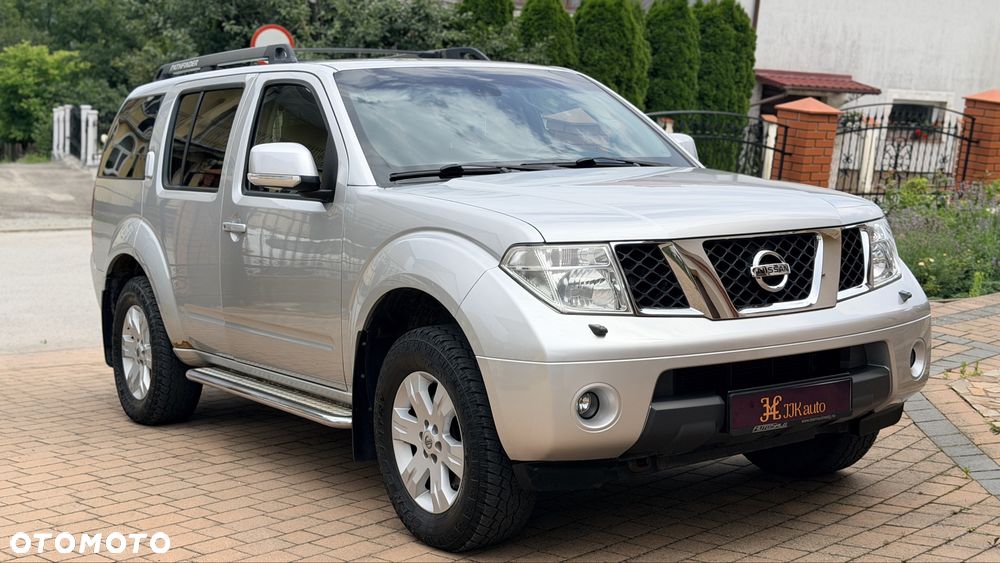 Nissan Pathfinder - 2