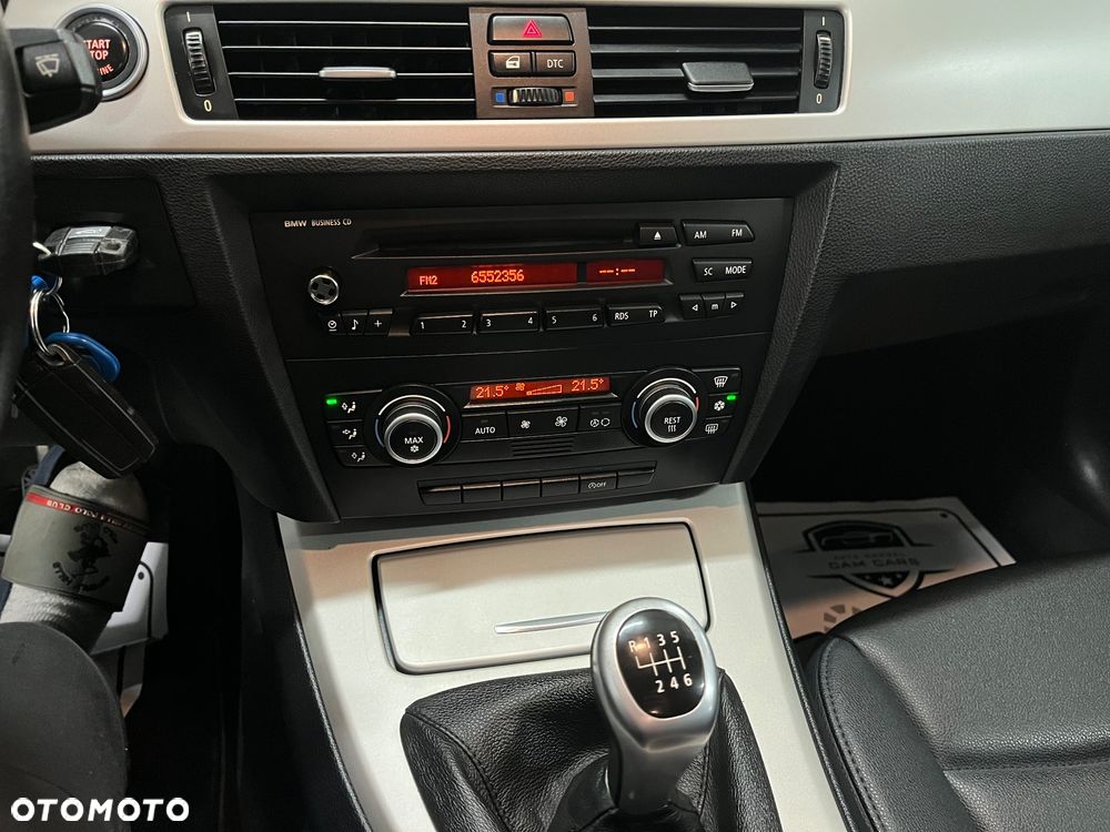 BMW Seria 3 318d DPF Edition Sport - 24