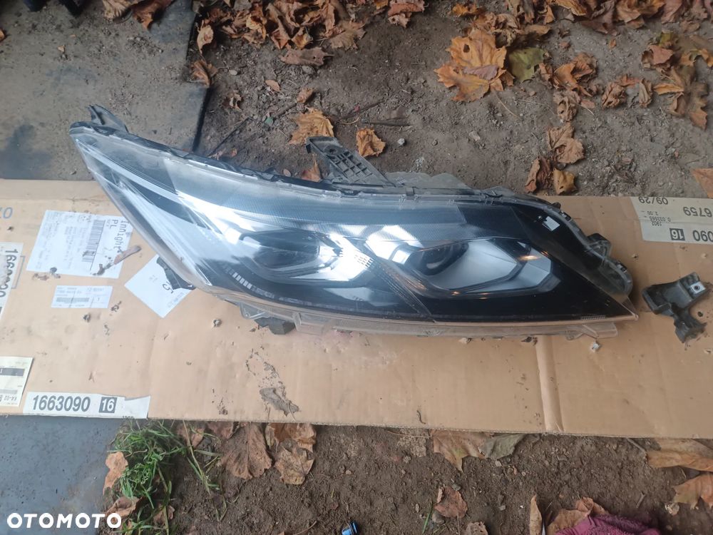 Mitsubishi eclipse cross lampa prawa przód LED - 1