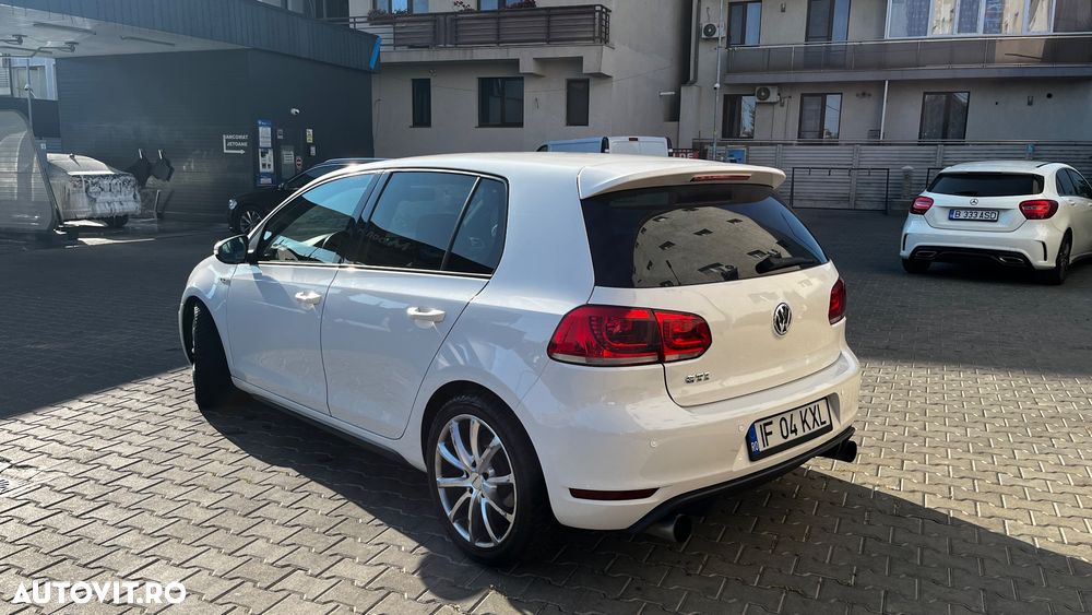 Volkswagen Golf 2.0 GTI DSG - 4