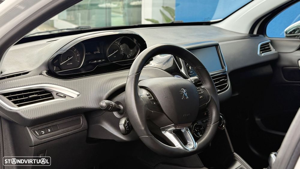Peugeot 208 PureTech 82 Style - 4