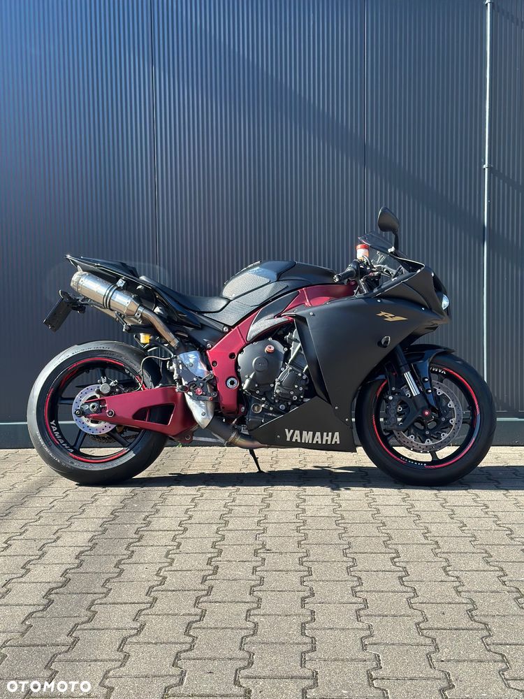 Yamaha R1 - 1