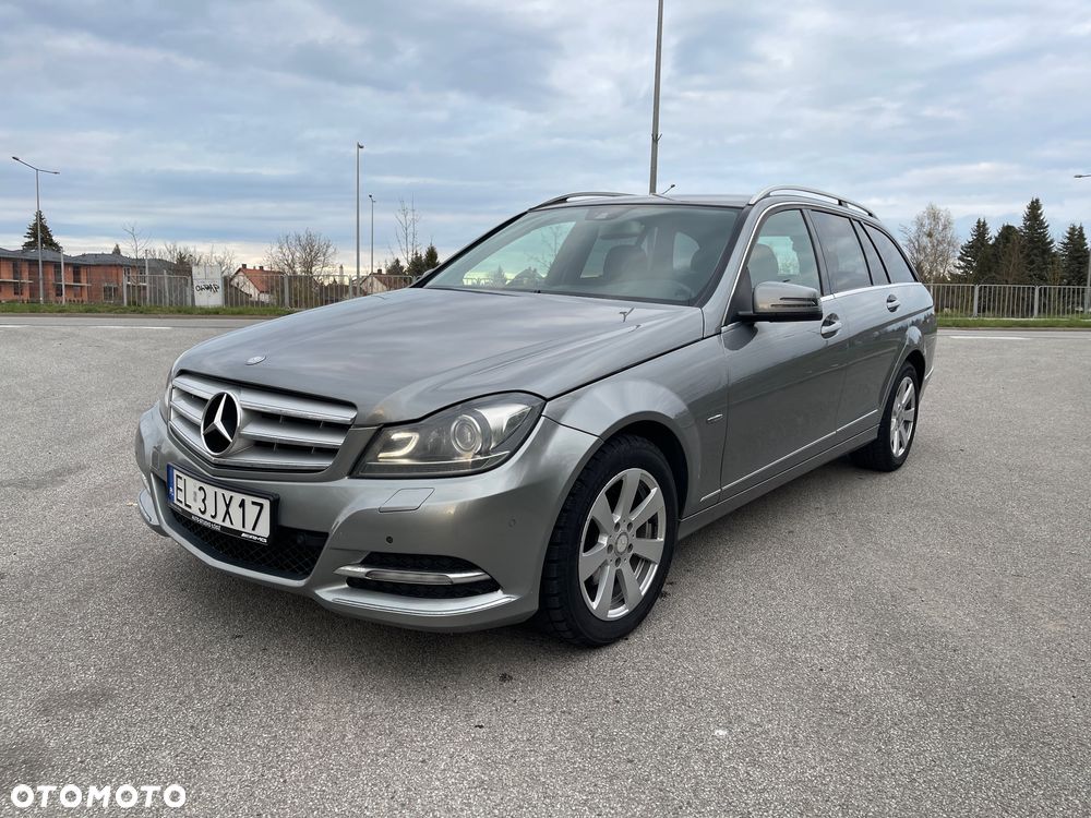 Mercedes-Benz Klasa C 220 CDI DPF (BlueEFFICIENCY) 7G-TRONIC Avantgarde - 4