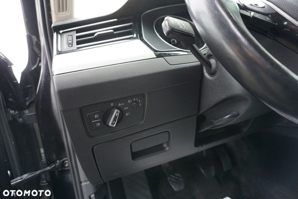 Volkswagen Passat - 13