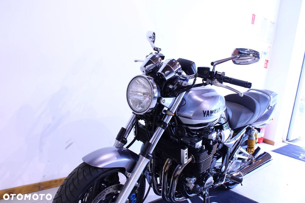 Yamaha XJR - 17