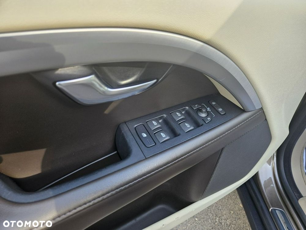 Volvo XC 70 D4 Geartronic Summum - 18