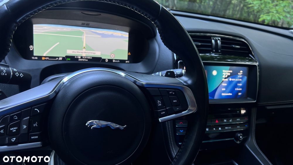 Jaguar F-Pace - 31