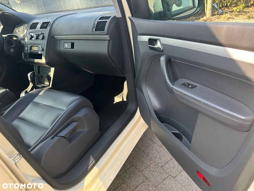 Volkswagen Touran 1.6 TDI DPF BlueMotion Technology DSG Highline - 13