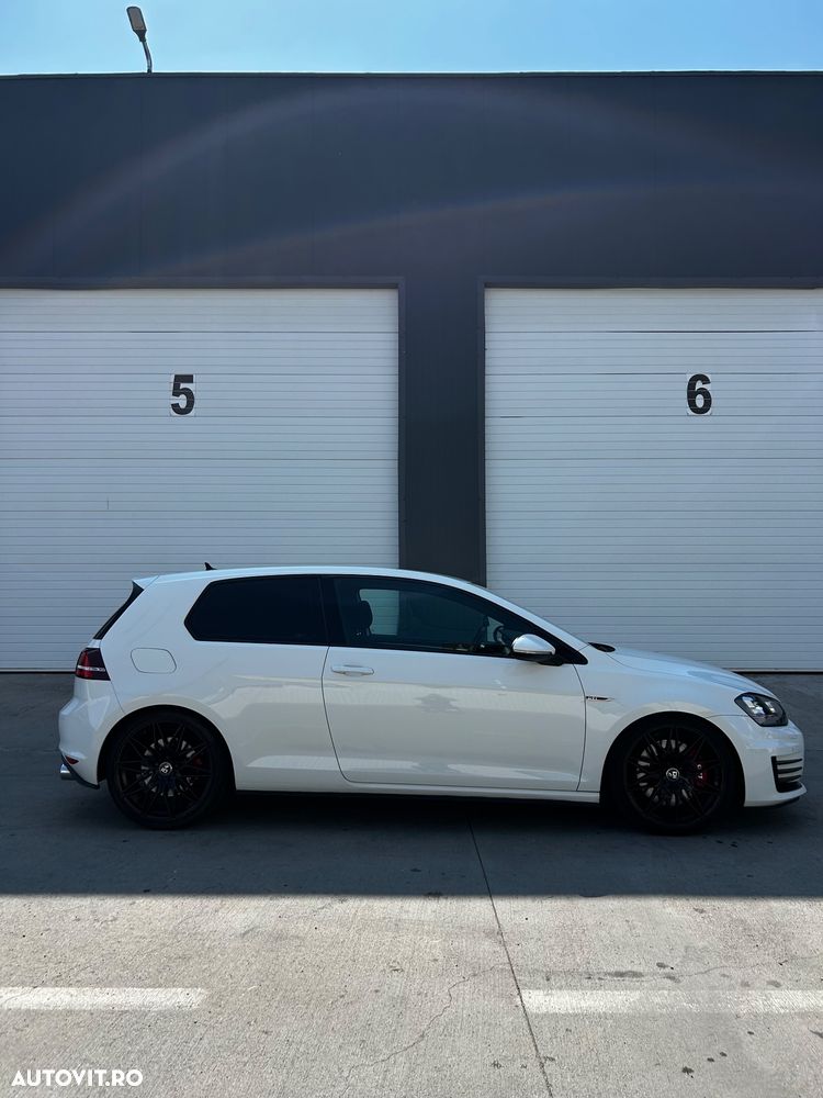 Volkswagen Golf GTI Performance BlueMotion Technology - 3