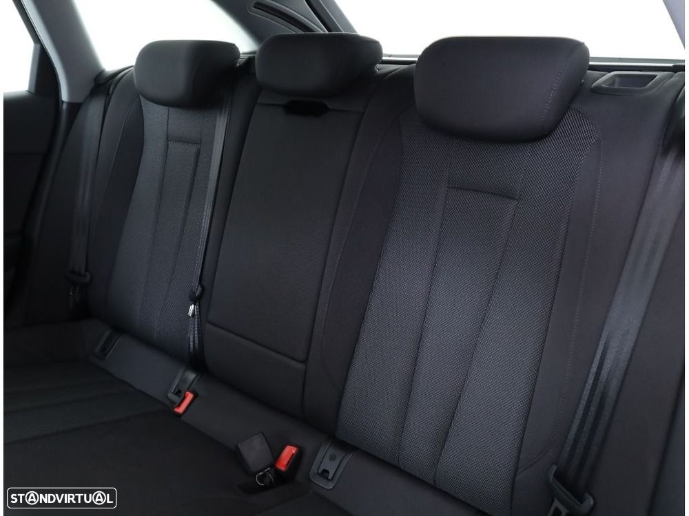 Audi A4 Avant 30 TDI S tronic - 18