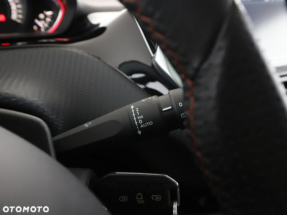 Peugeot 2008 PureTech 110 Stop&Start EAT6 GT-Line Edition - 32