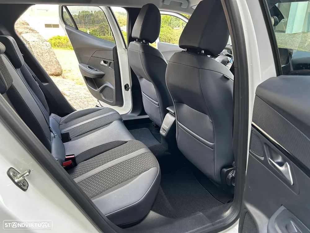 Peugeot 2008 1.2 PureTech Allure - 16